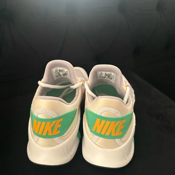 Nike Woman’s METCON - Picture 4 of 6